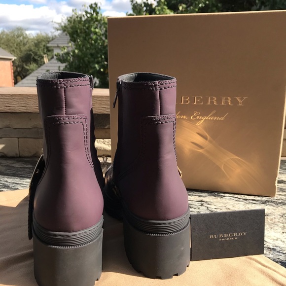 Burberry Whitchester Buckle Dark Claret SZ40.5 NWT - Picture 5 of 6